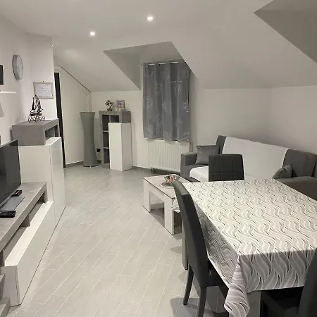 Apartman Galerija Ogulin Esterno foto